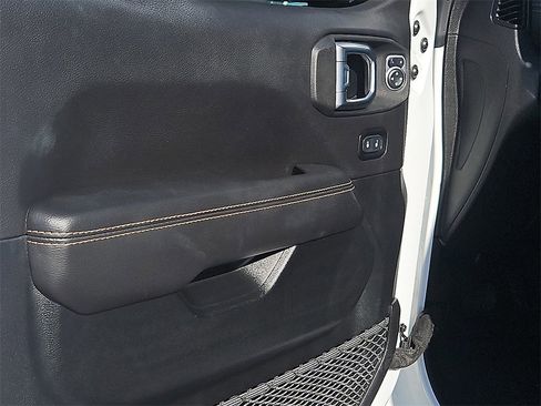 Used 2021 Jeep Gladiator Overland image 20