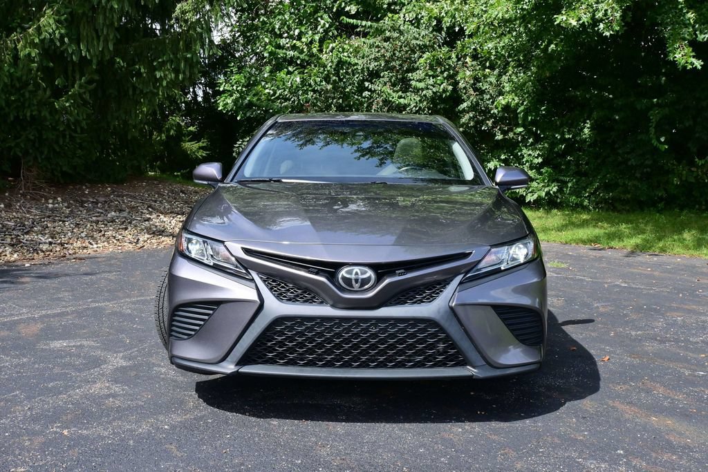 Used 2018 Toyota Camry SE w/ Moonroof Package FWD image 6