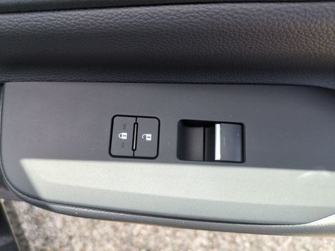 New 2025 Toyota Prius Plug-In Hybrid FWD image 32