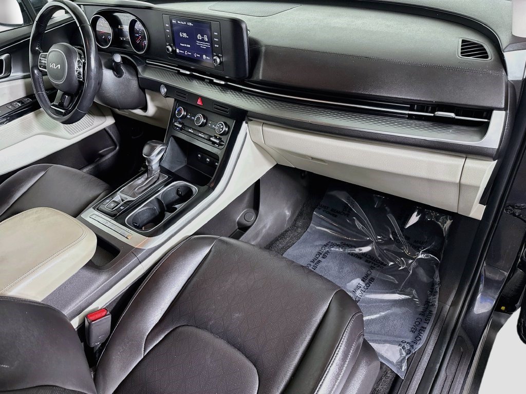 Used 2023 Kia Carnival LX FWD image 27