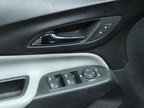 Used 2023 Chevrolet Equinox LS w/ LS Convenience Package image 12