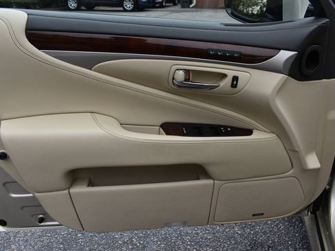 Used 2014 Lexus LS 460 AWD w/ Comfort Package image 18