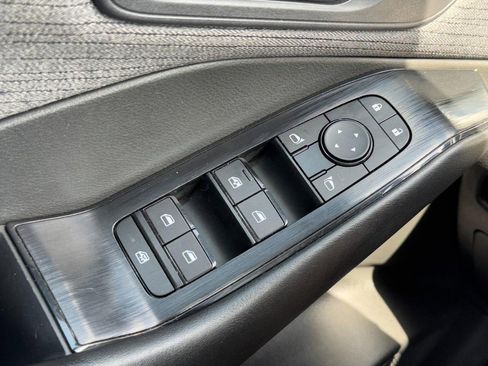 Used 2023 Nissan Rogue S AWD/4WD image 23