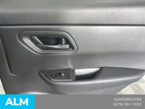 Used 2024 Nissan Rogue S FWD image 19