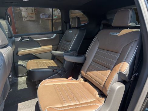 New 2026 GMC Acadia Denali Ultimate w/ LPO, Floor Liner Package AWD/4WD image 14