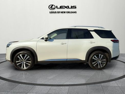 Used 2025 Nissan Pathfinder Platinum w/ Cargo Package image 5