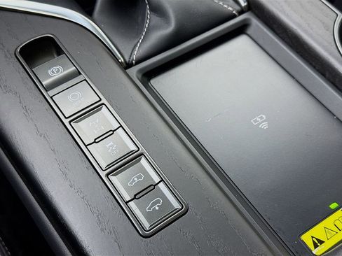 Used 2024 Lexus LX 600 4WD w/ Luxury Package image 22
