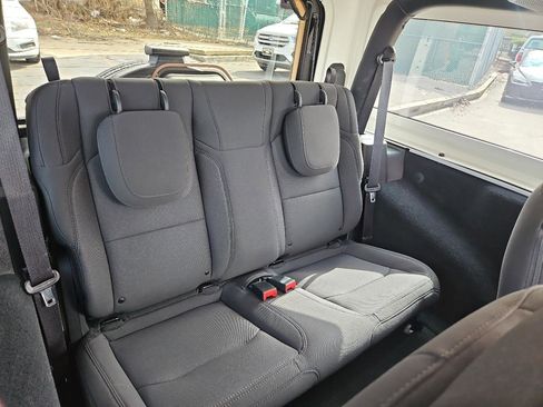Used 2022 Jeep Wrangler Sport image 19