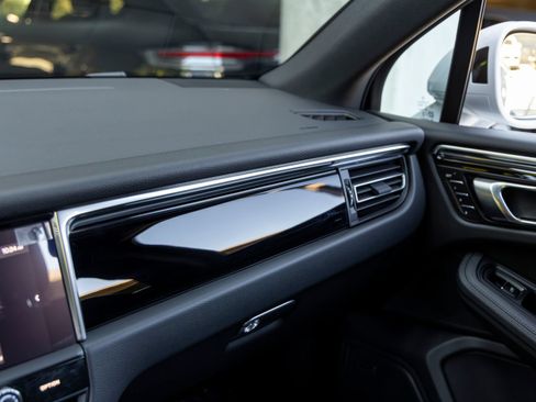 Certified 2026 Porsche Macan AWD/4WD image 43