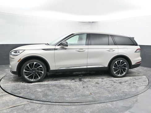 Used 2024 Lincoln Aviator Reserve w/ Equipment Group 201A AWD/4WD image 11