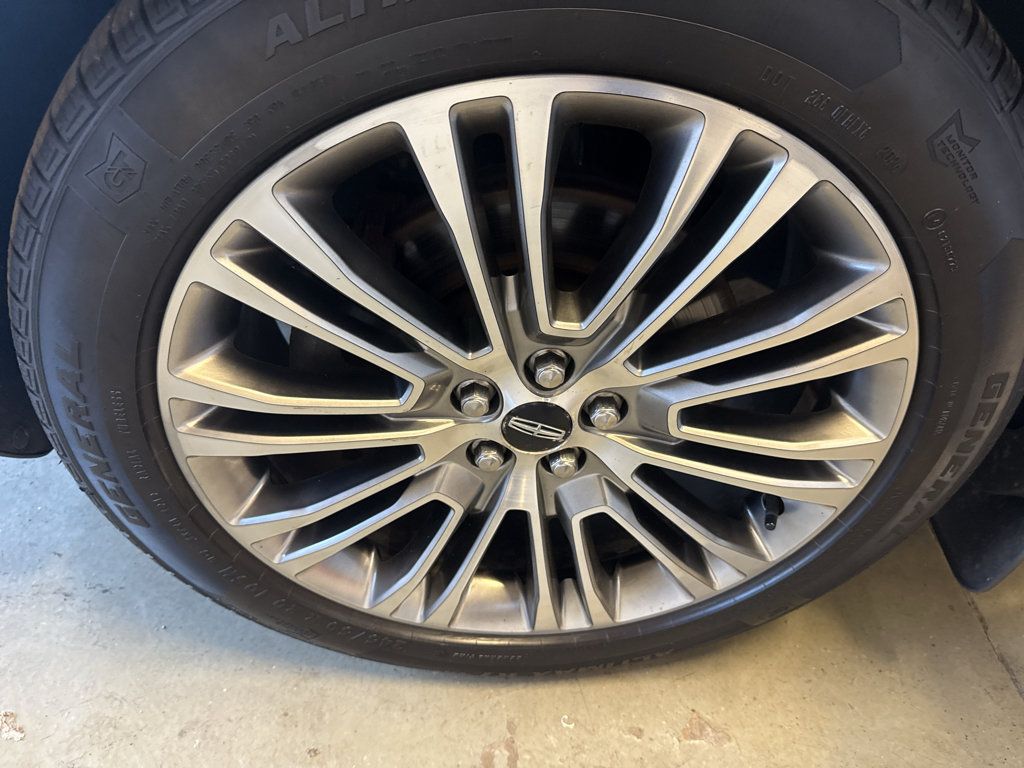 Used 2016 Lincoln MKX Reserve w/ Luxury Package FWD image 35