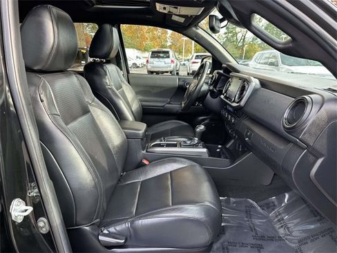 Used 2022 Toyota Tacoma TRD Sport w/ TRD Premium Sport Package image 28