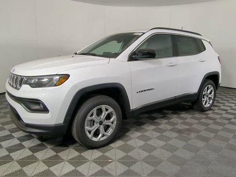 New 2026 Jeep Compass Latitude image 8