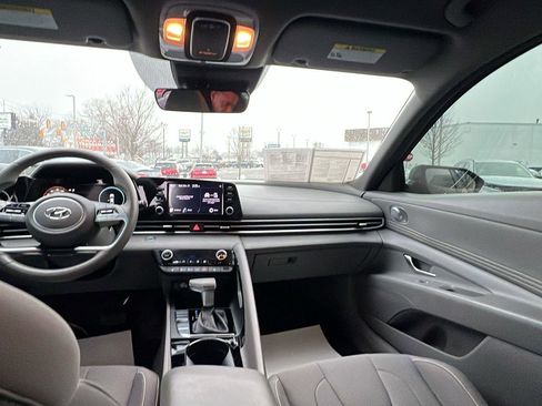 Used 2021 Hyundai Elantra SEL w/ Convenience Package image 19