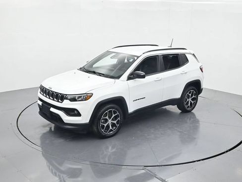 Used 2024 Jeep Compass Latitude AWD/4WD image 41