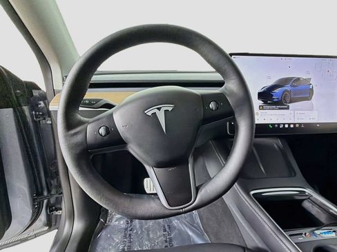 Used 2024 Tesla Model Y Performance AWD/4WD image 11
