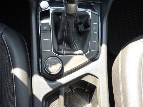 Certified 2023 Volkswagen Taos SE AWD/4WD image 18