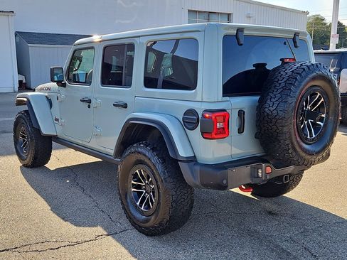 Used 2024 Jeep Wrangler Unlimited Rubicon AWD/4WD image 3