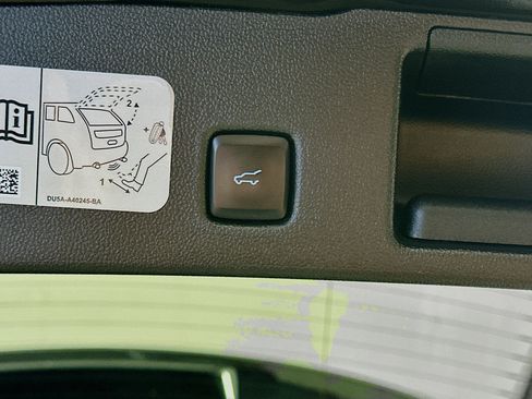 Used 2020 Ford Escape SEL FWD image 29