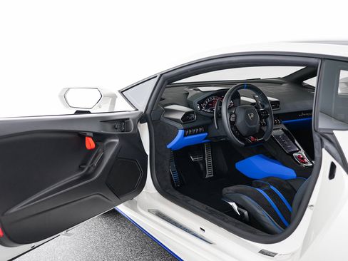 Used 2023 Lamborghini Huracan Tecnica RWD image 12