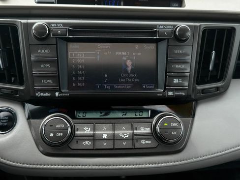 Used 2015 Toyota RAV4 Limited w/ Technology Package image 33