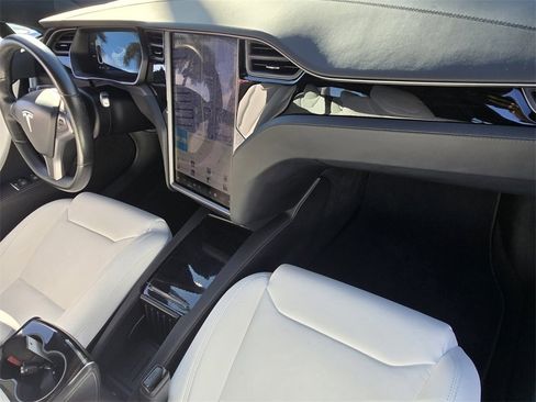 Used 2019 Tesla Model S 100D image 17
