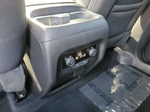 Used 2024 Chevrolet Traverse LT FWD image 20