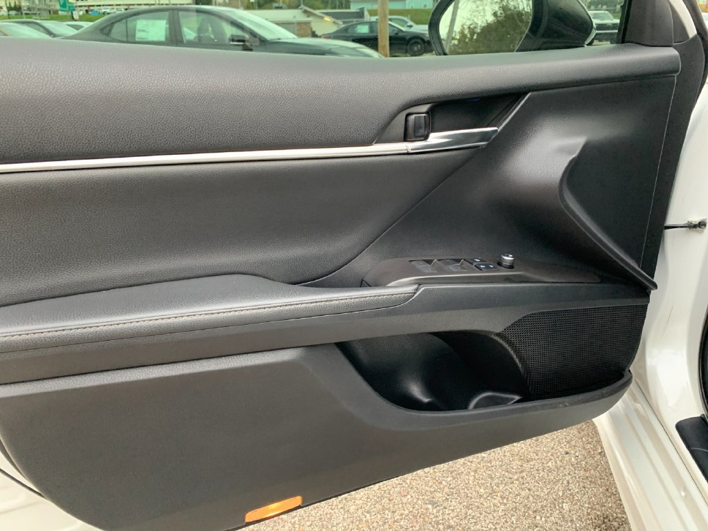 Used 2022 Toyota Camry XSE w/ Navigation Package FWD image 12