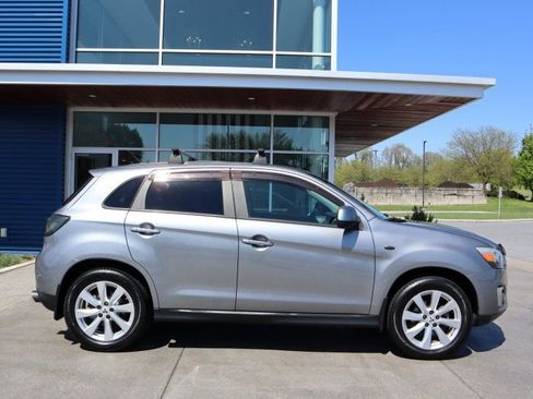 Used 2015 Mitsubishi Outlander Sport ES image 2