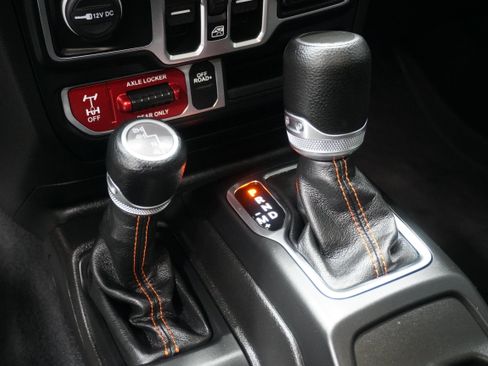 Used 2023 Jeep Gladiator Mojave w/ LED Lighting Group AWD/4WD image 24