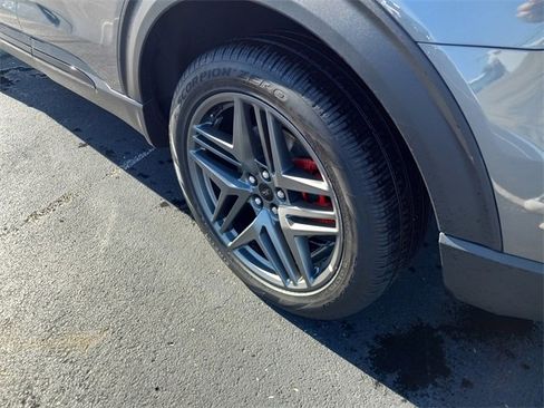 Used 2025 Ford Explorer ST-Line w/ ST-Line Street Pack image 10