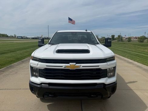 Used 2025 Chevrolet Silverado 2500 Custom w/ Custom Value Package AWD/4WD image 11