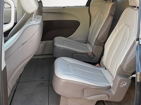 Used 2020 Chrysler Voyager Lxi image 11