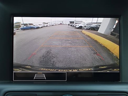 Used 2022 GMC Terrain SLE image 23