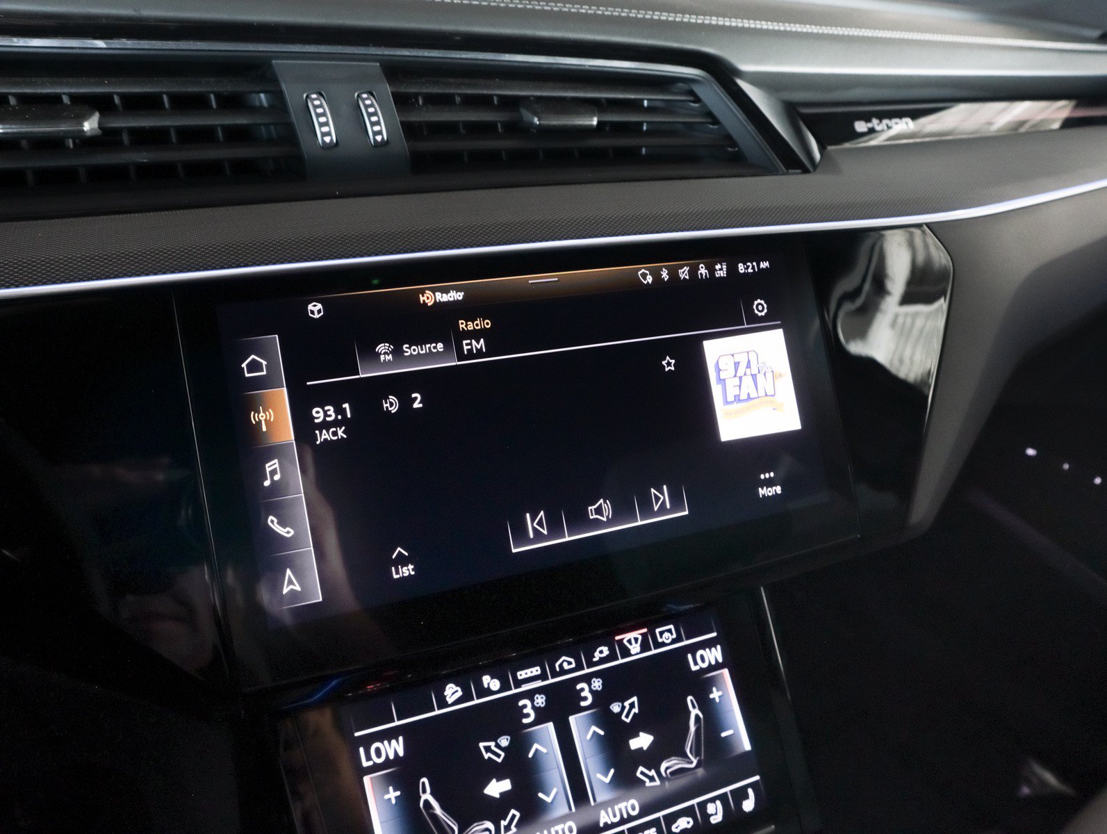 Used 2024 Audi Q8 e-tron Prestige AWD/4WD image 23