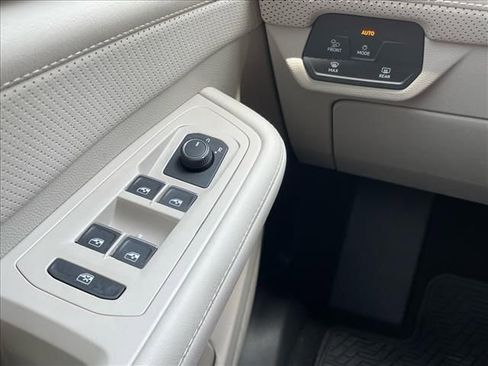 Certified 2026 Volkswagen Atlas SE w/ Panoramic Sunroof Package FWD image 14