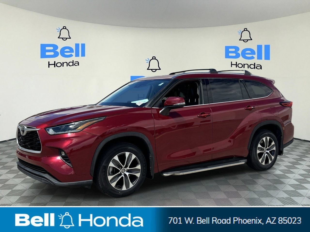 Used 2021 Toyota Highlander XLE AWD/4WD image 1
