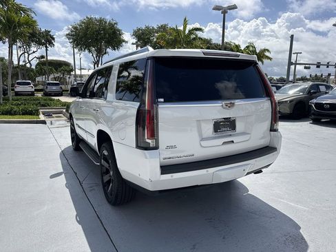 Used 2018 Cadillac Escalade Luxury AWD/4WD image 13