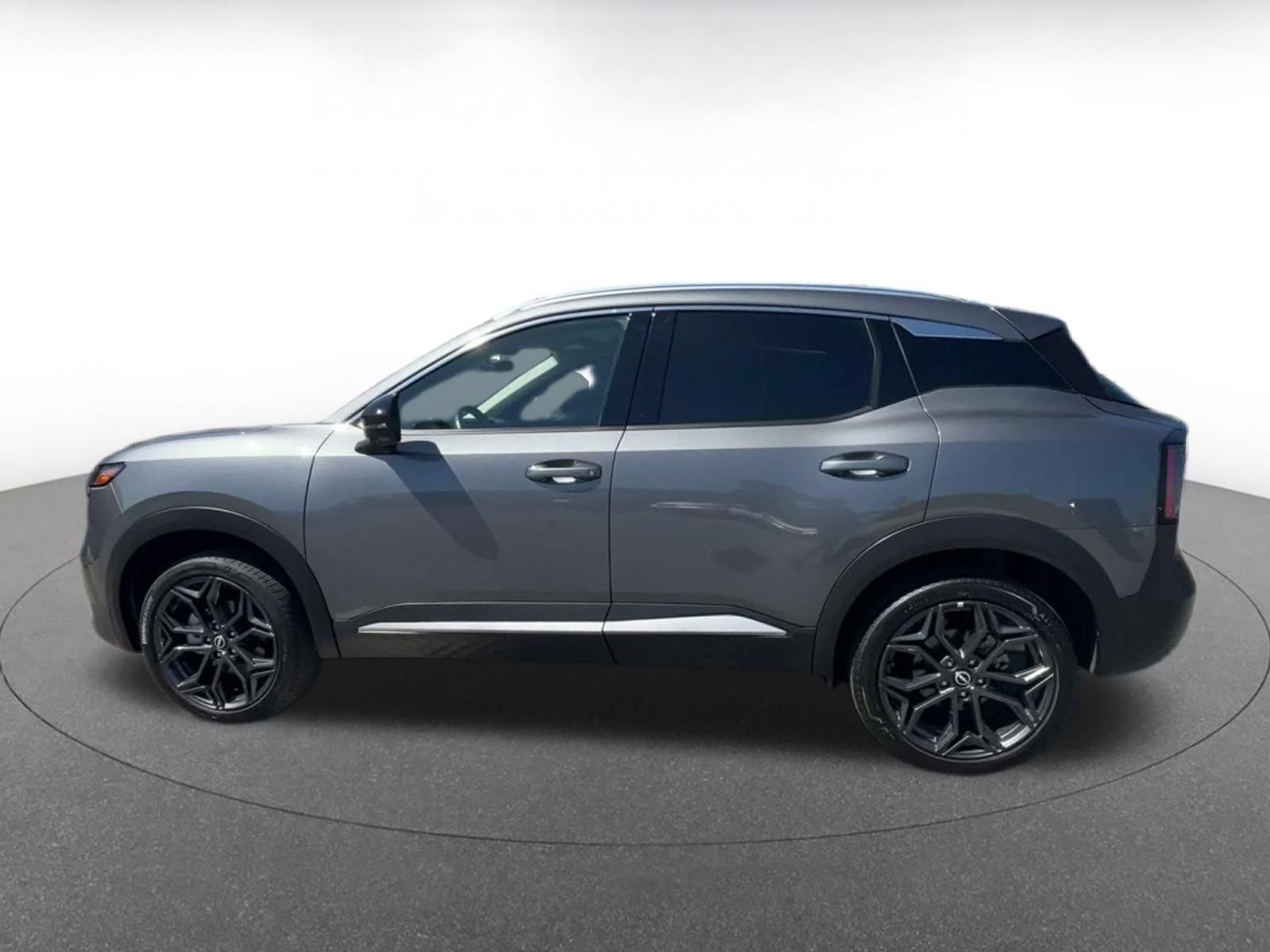 Used 2026 Nissan Kicks SR FWD image 8