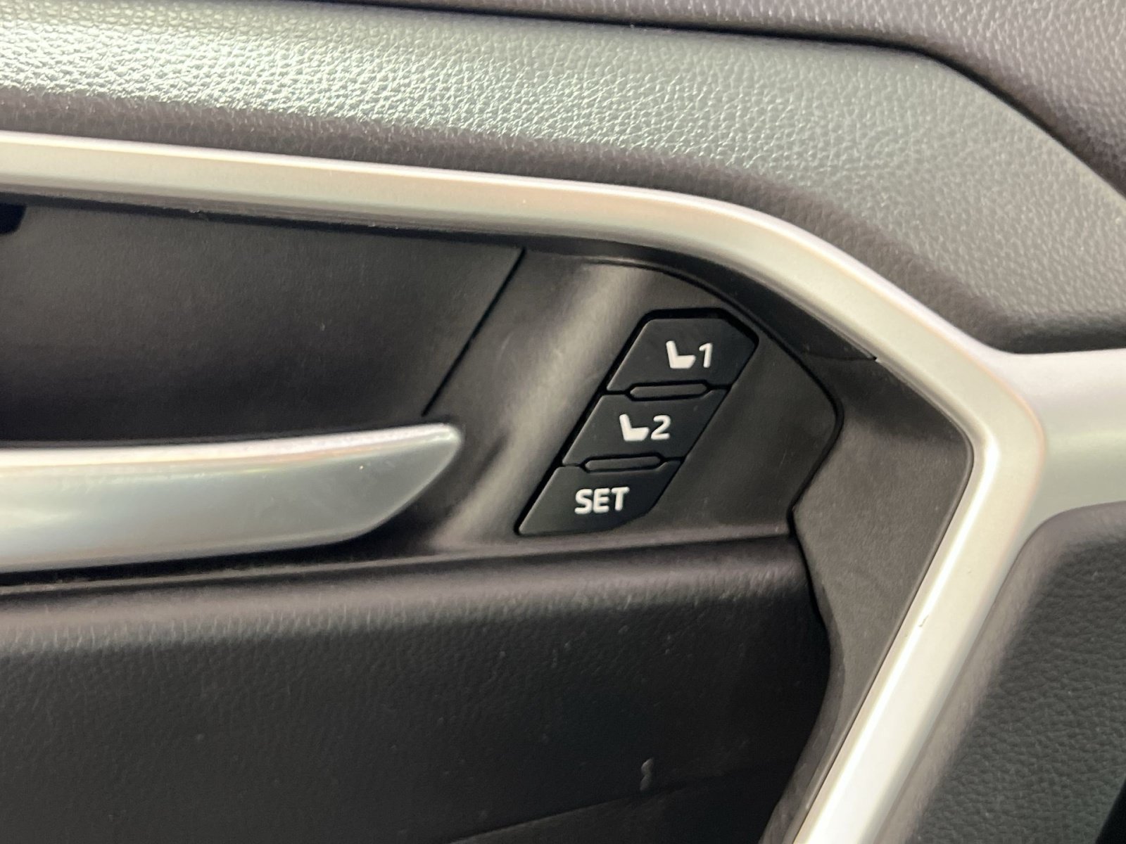 Used 2023 Toyota RAV4 XLE Premium AWD/4WD image 32