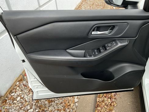 Used 2025 Nissan Rogue SV image 12