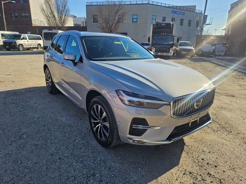 Certified 2023 Volvo XC60 B5 Plus AWD/4WD image 5
