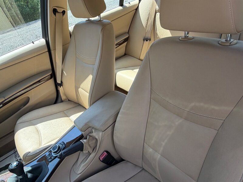 Used 2011 BMW 335i xDrive Sedan AWD/4WD image 16