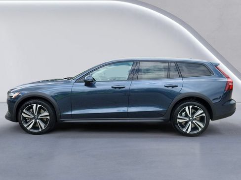 New 2026 Volvo V60 B5 Cross Country Plus w/ Protection Package Premier AWD/4WD image 6
