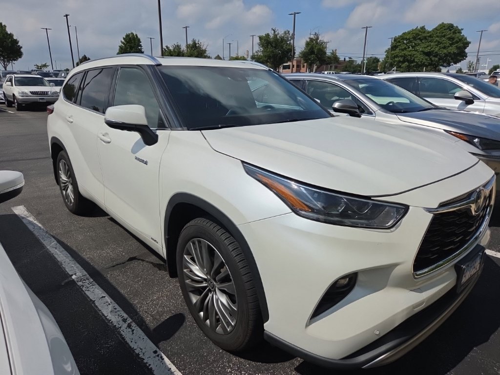 Used 2021 Toyota Highlander Platinum AWD/4WD image 3