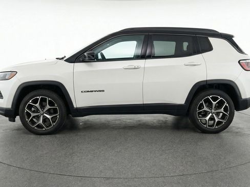 Used 2025 Jeep Compass Limited AWD/4WD image 4