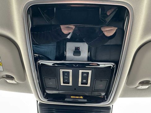 Used 2024 Land Rover Range Rover Velar S image 30