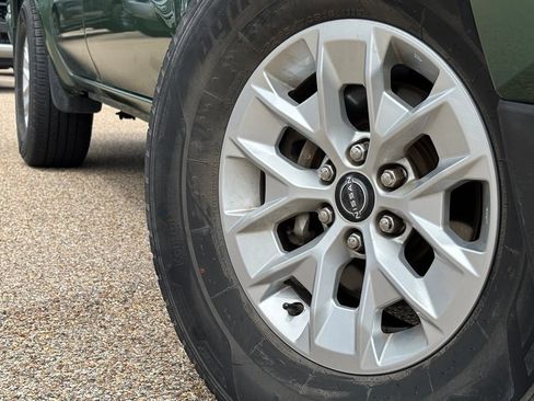 Used 2024 Nissan Frontier SV RWD image 2