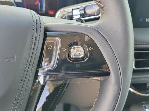 Used 2025 Lincoln Aviator 2WD image 21