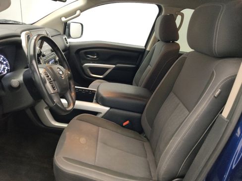 Used 2021 Nissan Titan SV w/ SV Convenience Package image 17